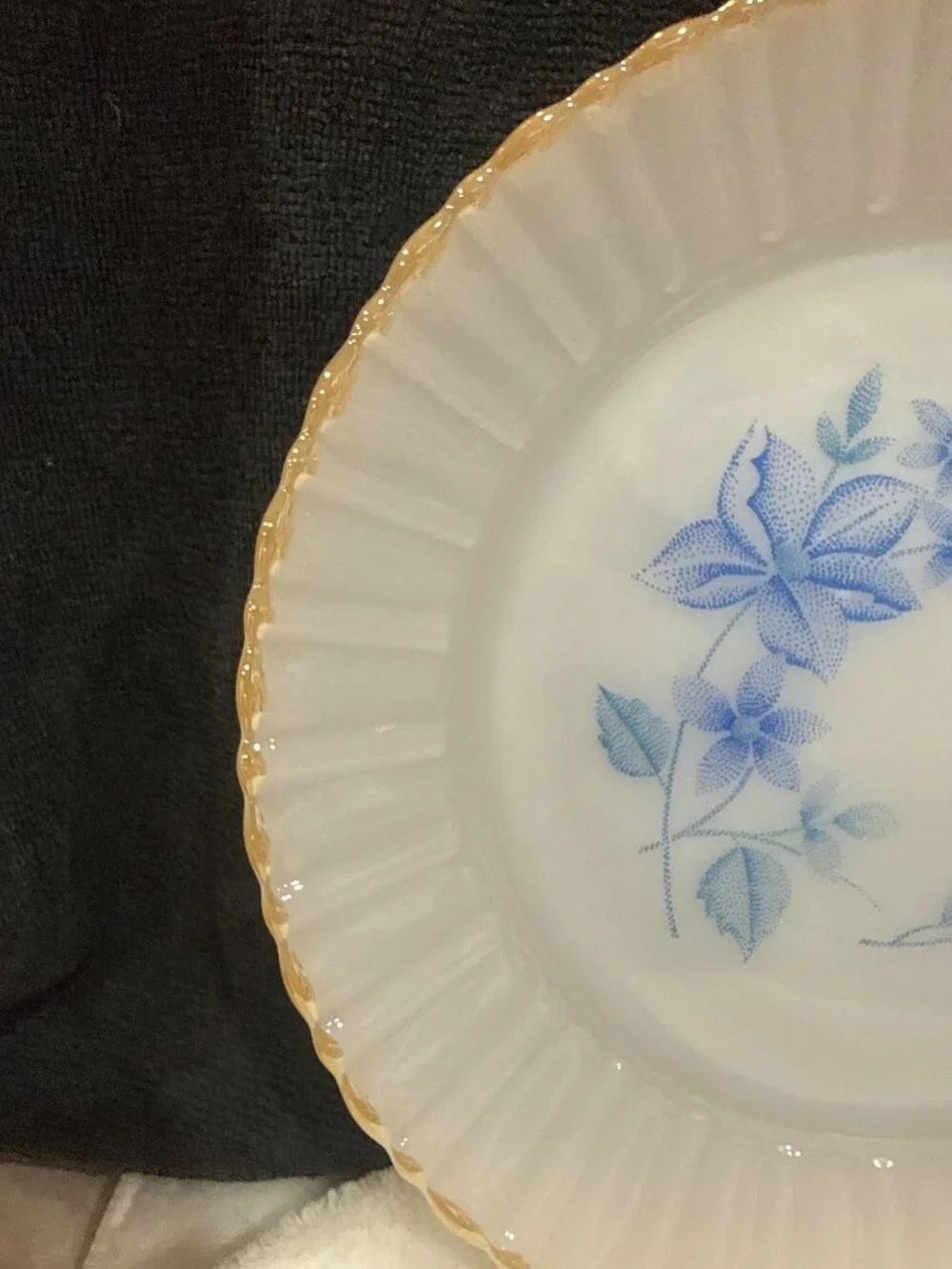 vintage Termocrisa Mexico milk glass plate (1) 9” 